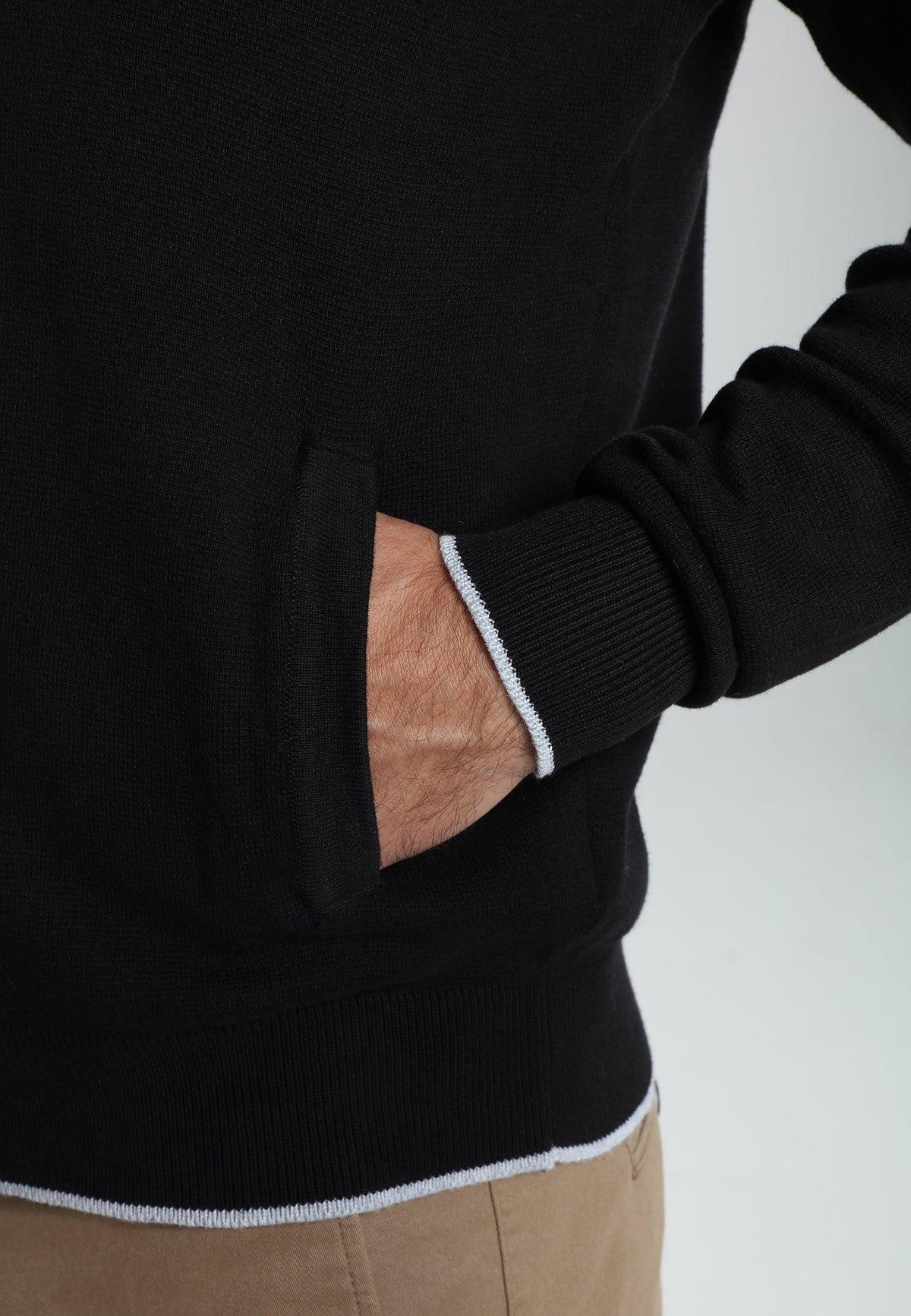 Gilet zippé à capuche Michel en coton Milano noir – Gentleman Farmer, vue 9
