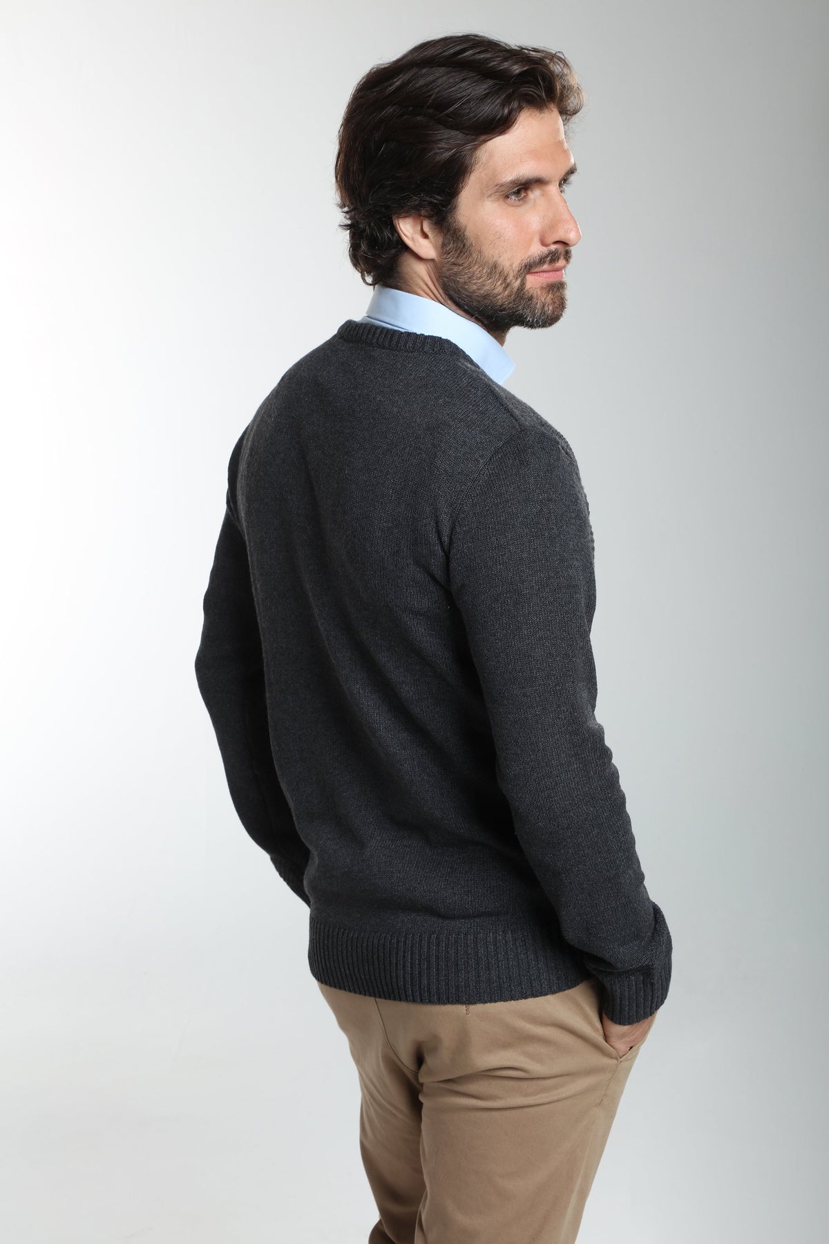 Pull col V Lucky en coton jacquard anthracite – Gentleman Farmer, vue 4