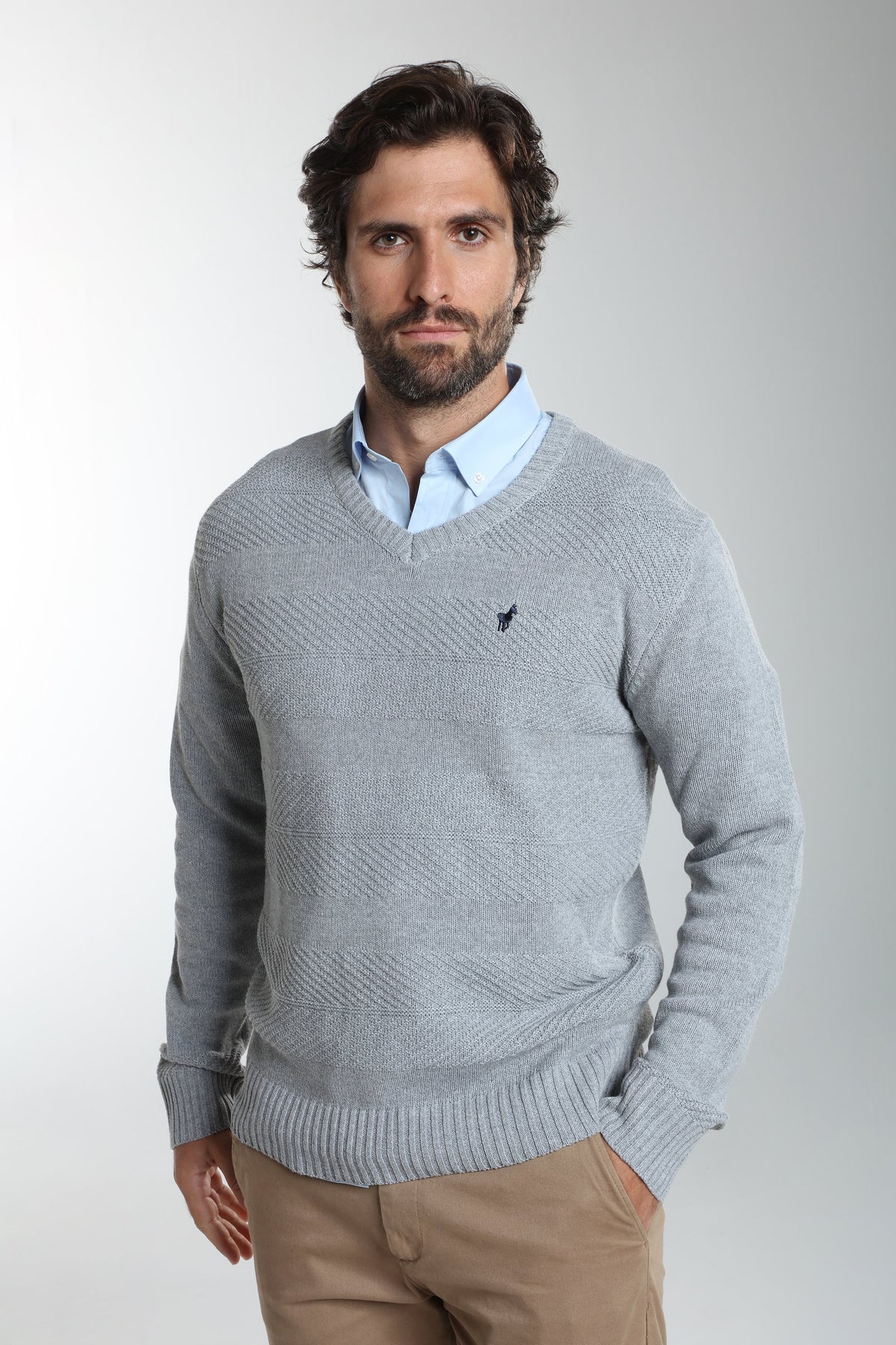 Pull col V Lucky en coton jacquard gris – Gentleman Farmer, vue 3