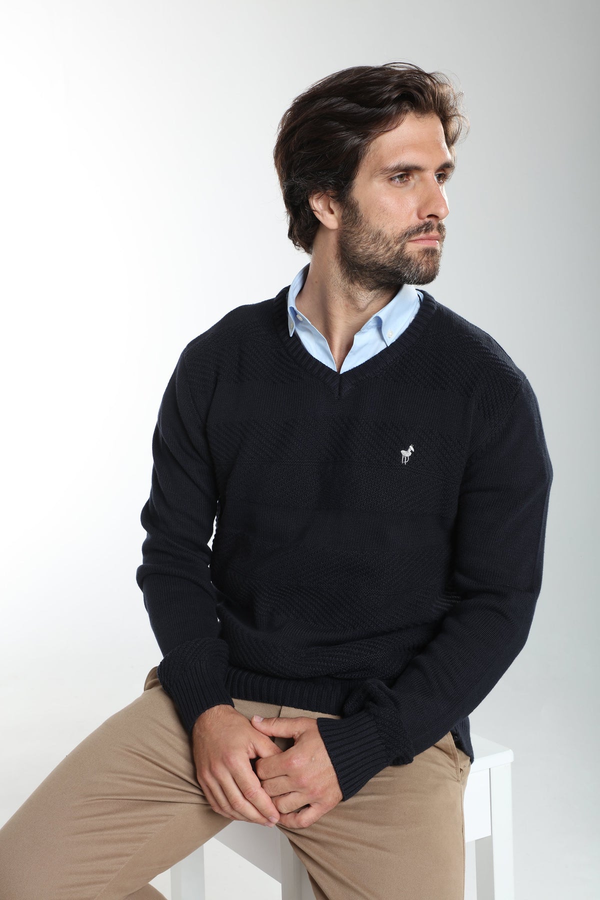 Pull col V Lucky en coton jacquard marine – Gentleman Farmer, vue 3
