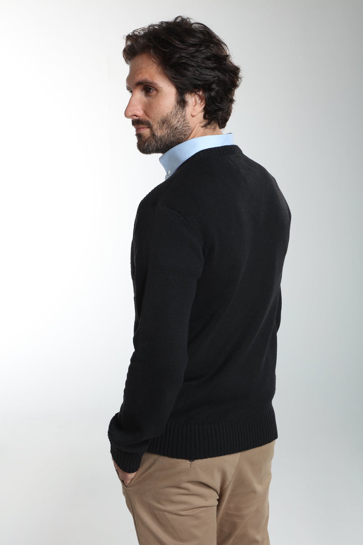 Pull col V Lucky en coton jacquard noir – Gentleman Farmer, vue 3